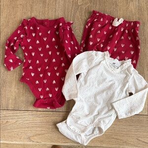 Old Navy Heart Valentines Day Bodysuit Set Size 3-6 Months